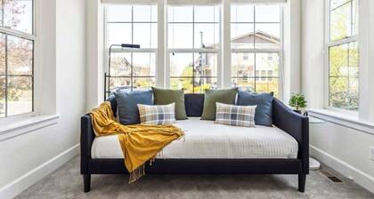 Modern Elegance | Pool Table | Walkable Area