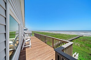 Property grounds - Sandcastle | Beachfront & Private Walkover (Galveston)