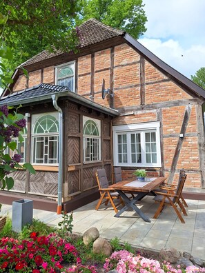 Outdoor dining - 5 Ferienwohnung in Historischem Alten Gutshaus in Breetz am Fluss (Lenzen (Elbe))