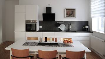 KĂŒhlschrank, Ofen, Herdplatte, GeschirrspĂŒler