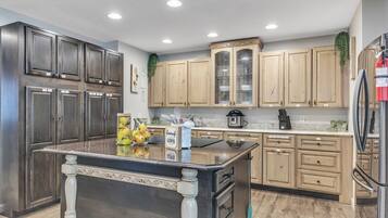 Rumah, 4 kamar tidur | Dapur pribadi | Lemari es, mesin pembuat kopi/teh, dan pemanggang roti
