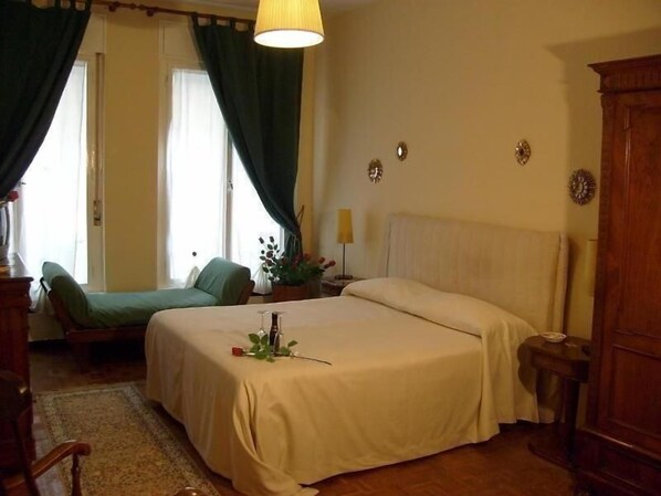 Quadruple Room | Free WiFi - Barcolana Lodge (Trieste)