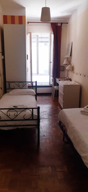 Twin Room | Free WiFi - Barcolana Lodge (Trieste)