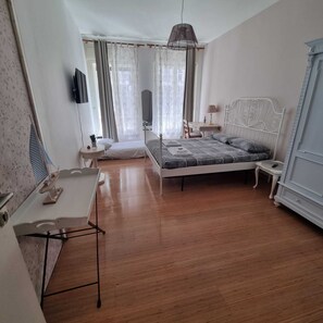 Triple Room | Free WiFi - Barcolana Lodge (Trieste)