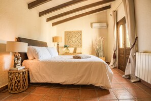 4 chambres, fer et planche à repasser, accès au Wi-Fi (inclus)