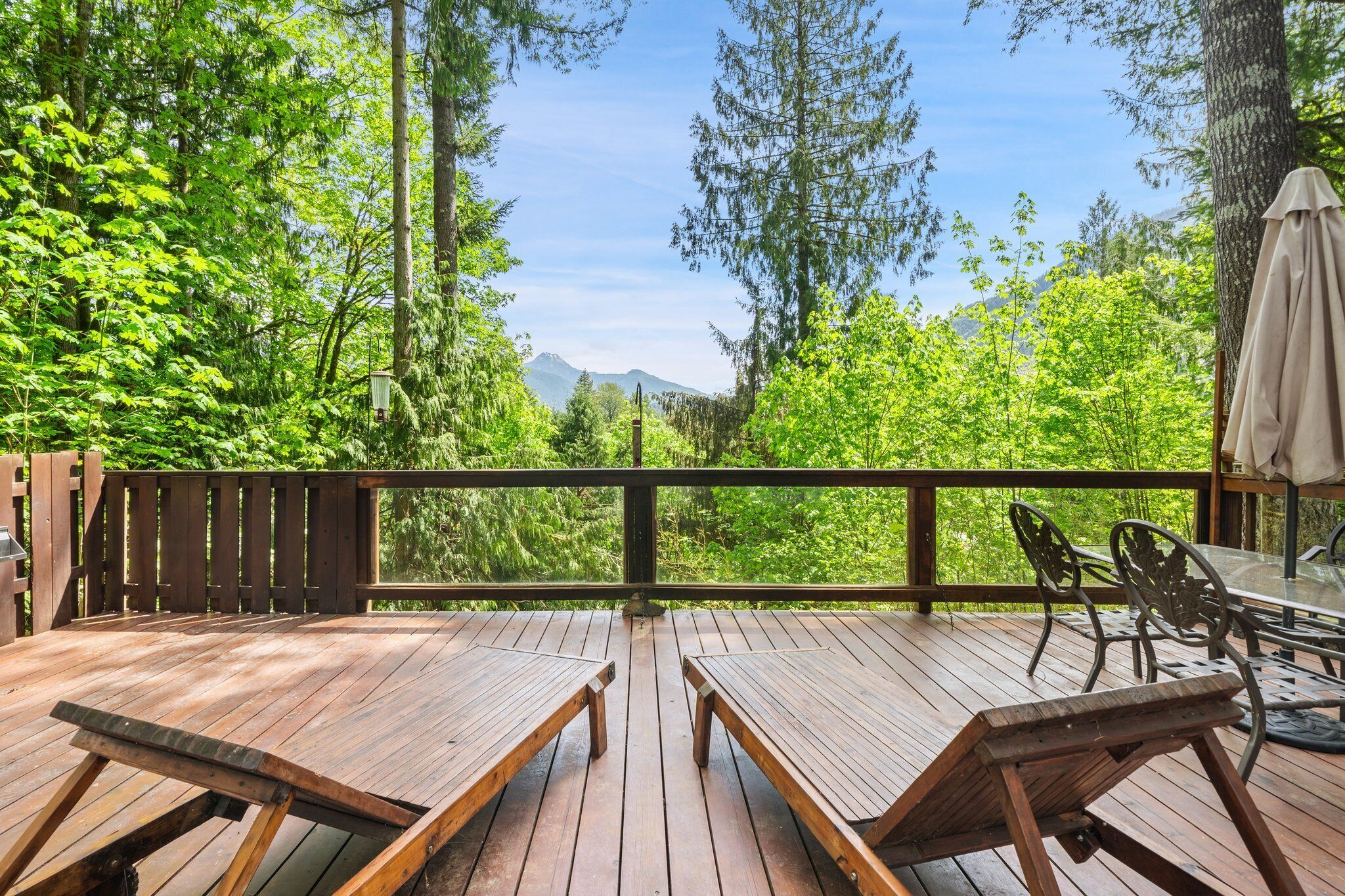 Valley View Cabin: Cozy 2BR Pet-Friendly Retreat w/ Views, Near Hiking & Skiing