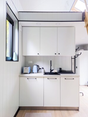 Fridge, dishwasher, coffee/tea maker, electric kettle