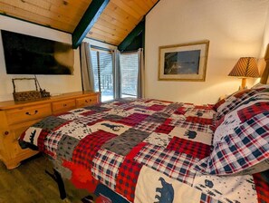 2 bedrooms, free WiFi, bed sheets - Premier Townhouse Just Steps from Snow Summit Mountain Resort! (Big Bear Lake)