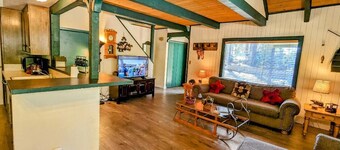 Premier Townhouse Just Steps from Snow Summit Mountain Resort!