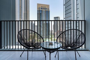 Apartamento luxo, sacada, vista para a cidade | Terraço/pátio