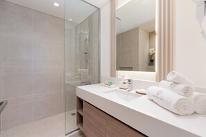 Superior Apartment, 2 Bedrooms, Balcony, Canal View | Bathroom
