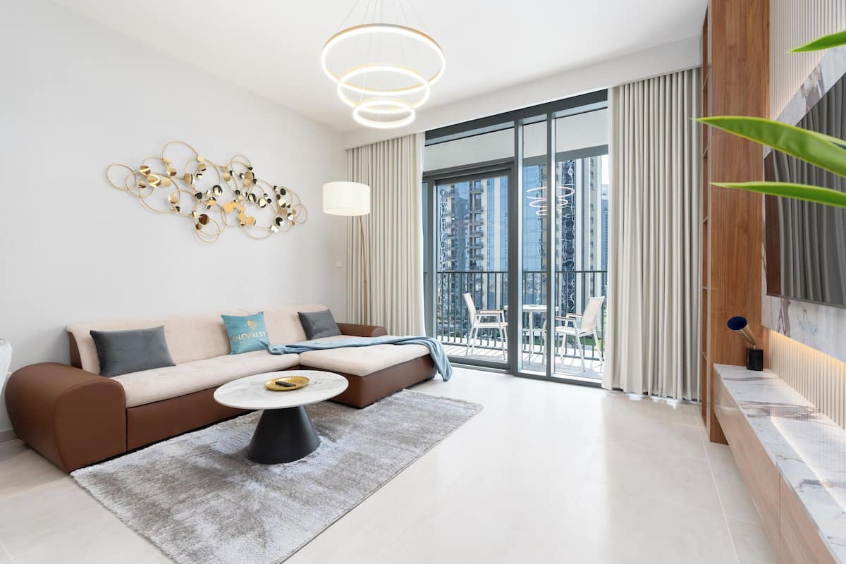 Appartement Supérieur, 2 chambres, balcon, vue canal | Coin séjour | Télévision à écran plat, Netflix, Hulu, services de streaming