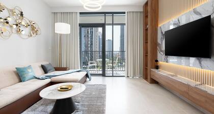 GLOBALSTAY. Creek Edge Tower Apartments