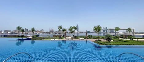 室外泳池、暖水池;泳池傘、躺椅