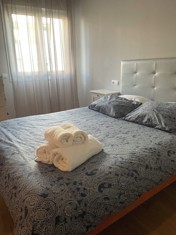 1 bedroom, iron/ironing board, travel cot, free WiFi