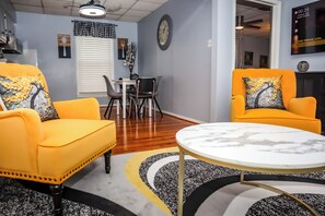 Apartment, City View | Living area