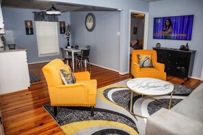 Apartment, City View | Living area | 60-inch Smart TV with cable channels - Downtown Cozy 2 BR Apt - 4min drive MardiGras Park (Mobile)
