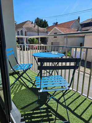 Outdoor dining - Les Bulles de Bonheur - charming gîte in the heart of Champagne Vineyard (Chouilly)