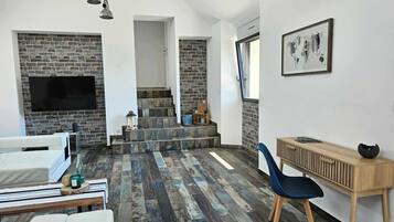 3 bedrooms, desk, travel crib, free WiFi