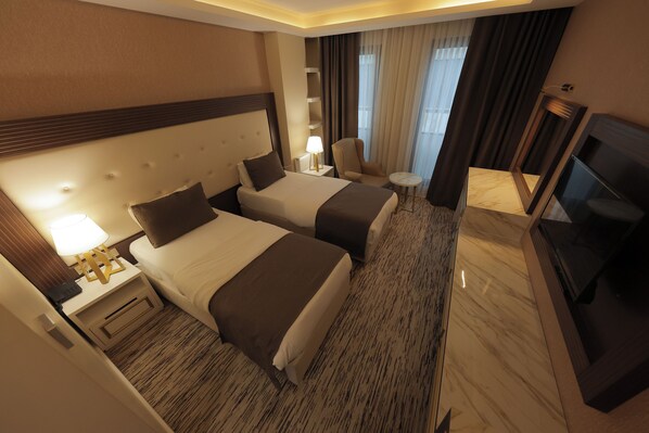 Premium bedding, memory-foam beds, minibar, in-room safe - VERA VISTA HOTEL (Van)
