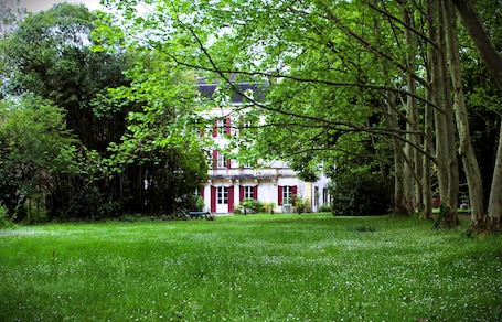 Front of property. Domaine La Gazaille de Camille