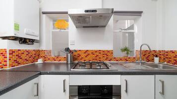 Refrigerador, microondas, horno y cafetera y tetera