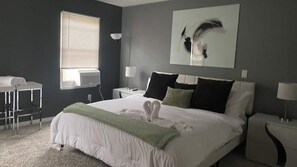 6 soveværelser, skrivebord, strygejern/strygebræt, weekendseng