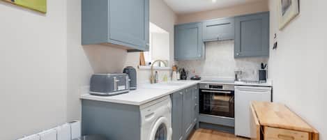Fridge, oven, dishwasher, coffee/tea maker