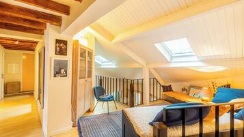 3 bedrooms, iron/ironing board, free WiFi, bed sheets