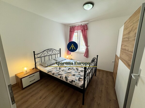 2 camere, una scrivania, Wi-Fi gratuito, lenzuola