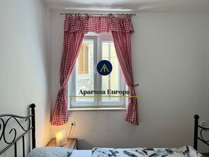 2 soverom, skrivebord, wi-fi (inkludert) og sengetøy