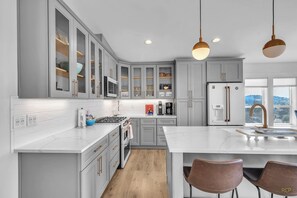 Fridge, microwave, oven, stovetop - 3 Sky-High Ocean-View Decks, Hot Tub, 2 King Suites in this Olivia Beach Beauty! (Lincoln City)