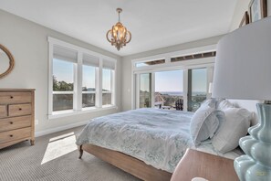 4 bedrooms, desk, free WiFi, bed sheets
