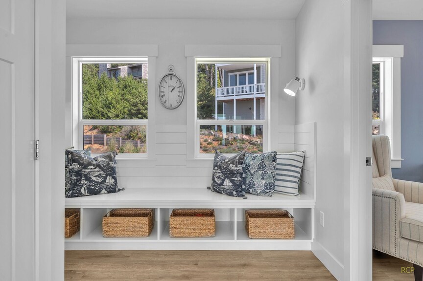 3 Sky-high Ocean-view Decks, Hot Tub, 2 King Suites In This Olivia Beach Beauty! - Lincoln City, OR