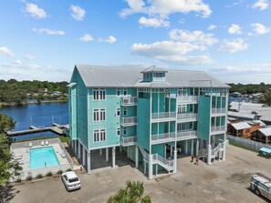 المنشأة من الخارج