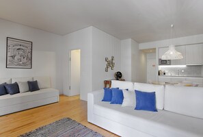 Apartment, Balcony | Living area | 0-inch flat-screen TV with satellite channels - Casas do Rivoli (Porto)