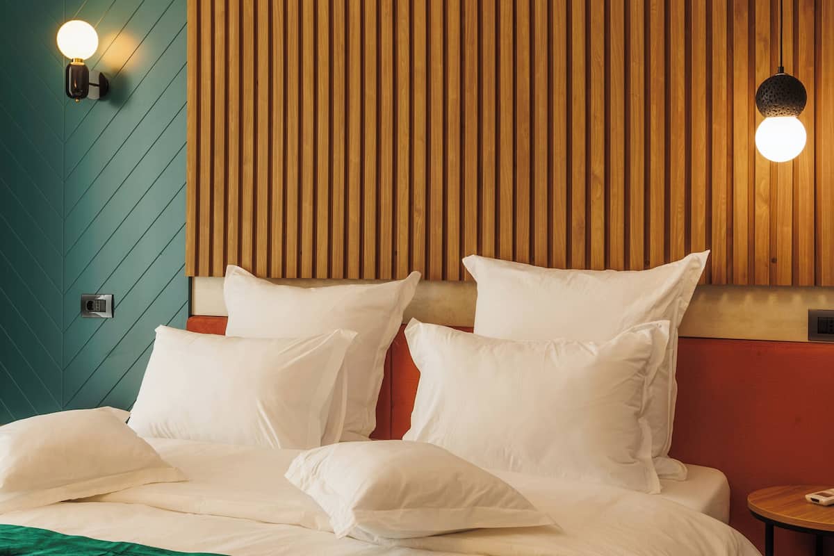 Ropa de cama de alta calidad, camas con efecto memoria y minibar