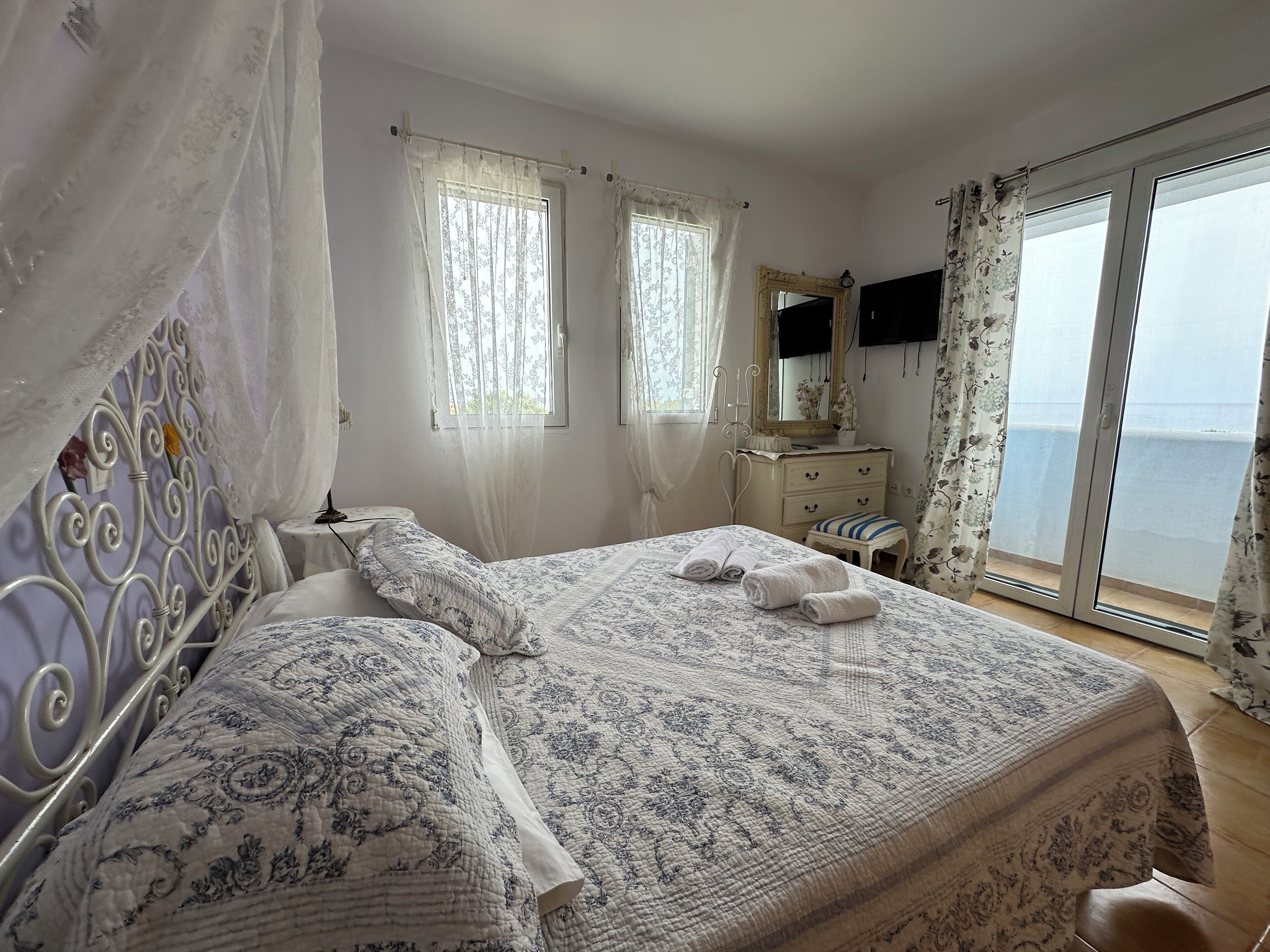 2 makuuhuonetta, silitysrauta/-lauta, Wi-Fi, vuodevaatteet