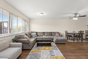 Smart TV - Serene 3 BDR, Near NYC, Cruise Port, Statue of Liberty |Baby Crib, Free Parking  (Bayonne)