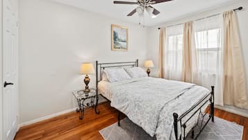 3 Schlafzimmer, Schreibtisch, BĂŒgeleisen/BĂŒgelbrett, Reisekinderbett