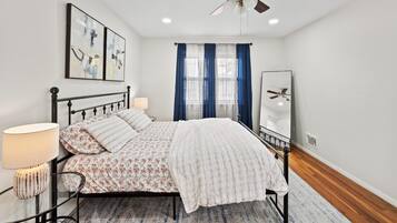 3 Schlafzimmer, Schreibtisch, Bügeleisen/Bügelbrett, Reisekinderbett