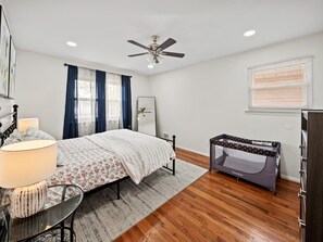 3 bedrooms, desk, iron/ironing board, travel cot