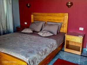 Premium bedding, down comforters, pillowtop beds, desk - B&B Saluga Sehel Island Nubian House (Aswan)