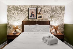 2 bedrooms, desk, iron/ironing board, travel crib