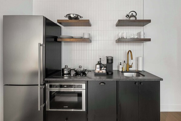 Refrigerador, microondas, parrilla de estufa y lavavajillas 
