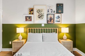 1 Schlafzimmer, Schreibtisch, Bügeleisen/Bügelbrett, Reisekinderbett
