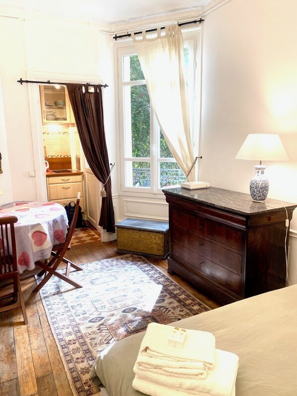 1 多间卧室、熨斗/熨衣板、WiFi、床单