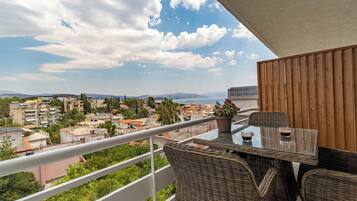 Superior Suite with Side Sea View | Balcón