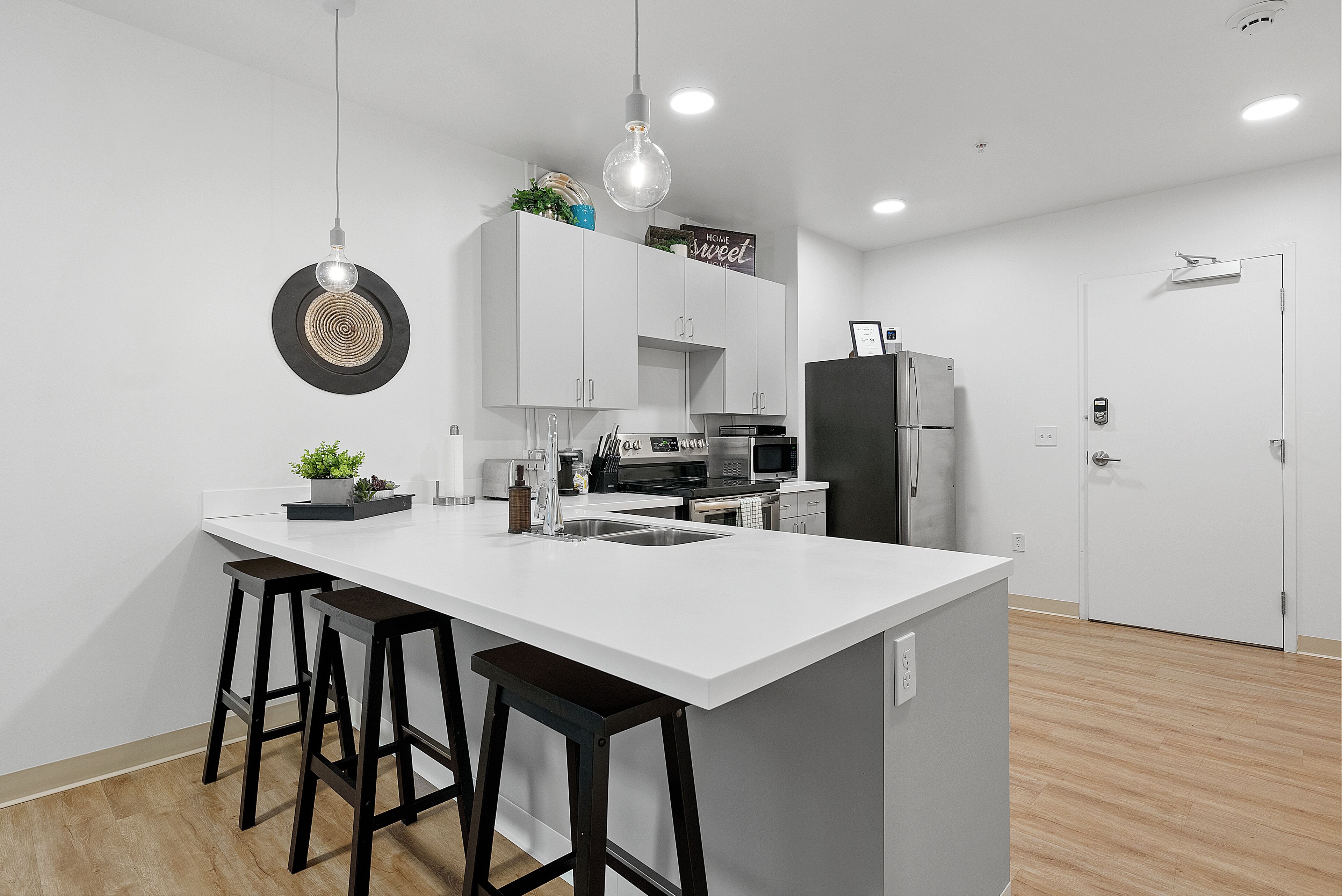 Réfrigérateur, micro-ondes, four, plaque de cuisson