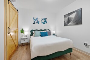 1 bedroom, free WiFi, bed sheets - Columbus Modern Apartment (Columbus)